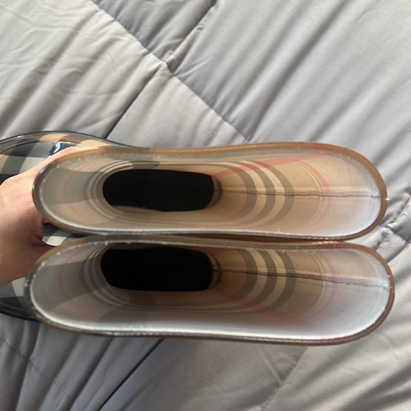 Burberry rain boots - Picture 4 of 7